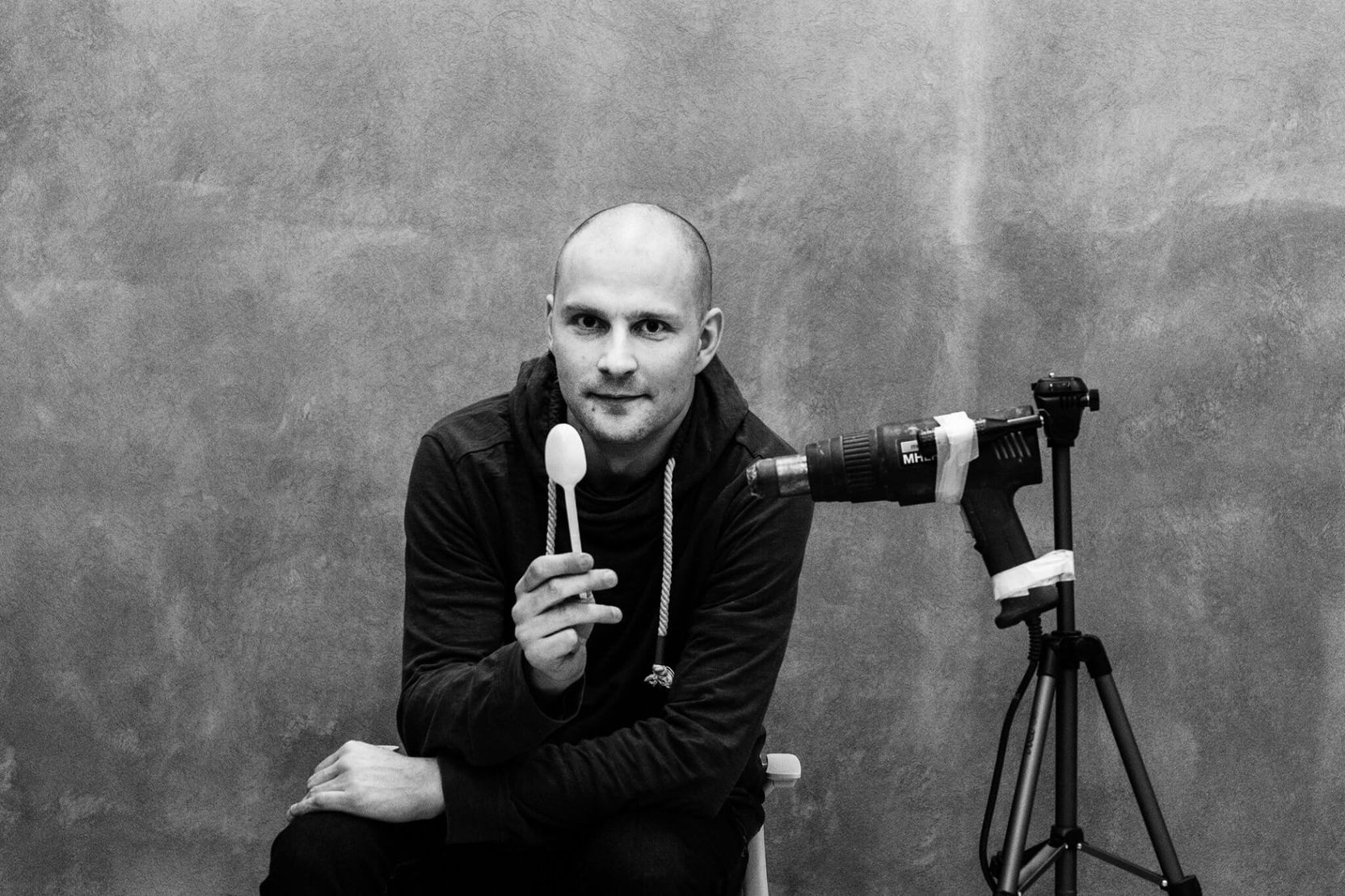 Café Chalupecký: Jindřich, Defender of Art