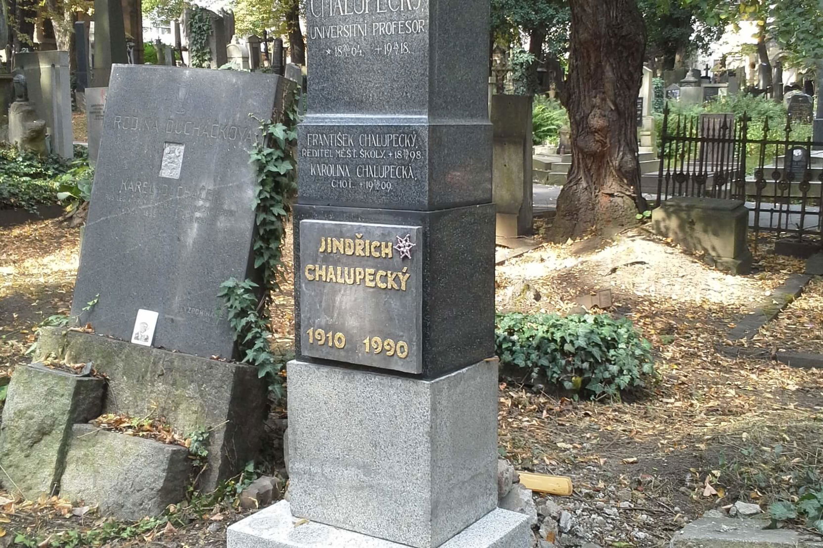 Náhledový obrázek k článku Renovace hrobu Jindřicha Chalupeckého